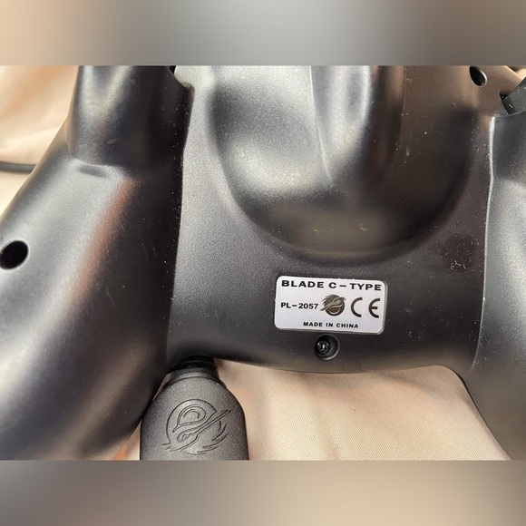 Xbox Pelican PL-2057 Wired Blade C-Type Game Controller - Black - Picture 5 of 7